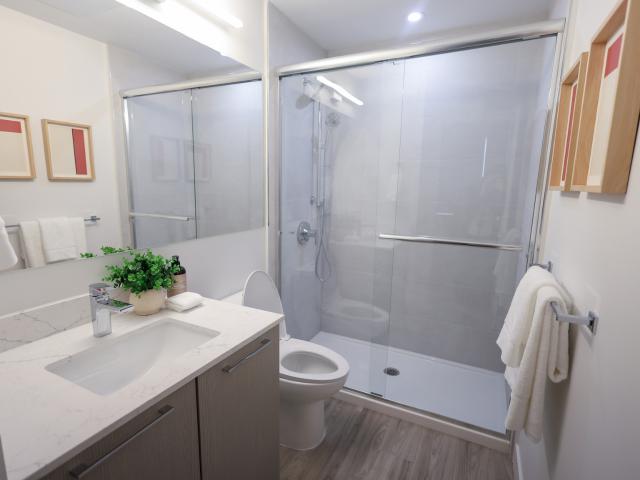 Cloveris Apartments 2 Bedroom + Den Apartment for Rent