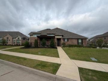 Cloverleaf Drive