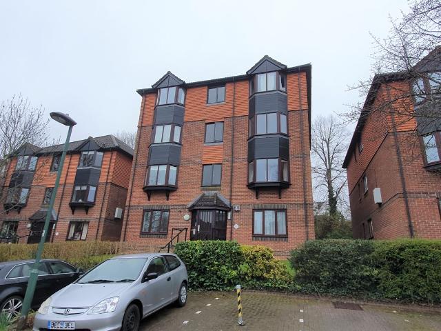 Clowser Close, Sutton SM1, 2 bed flat to rent, £1,500 pcm | PrimeLocation