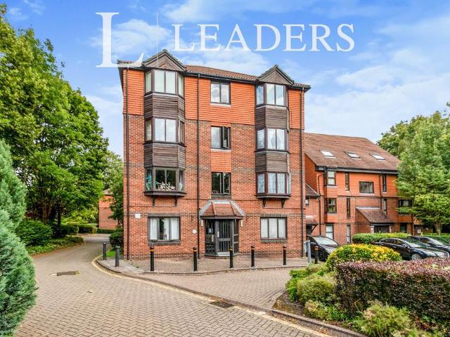 Clowser Close, Sutton, SM1 2 bed flat to rent £1,550 pcm £358 pw