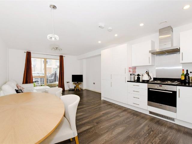 Clock View Crescent, Islington N7, 2 bed flat to rent, £2,650 pcm | PrimeLocation