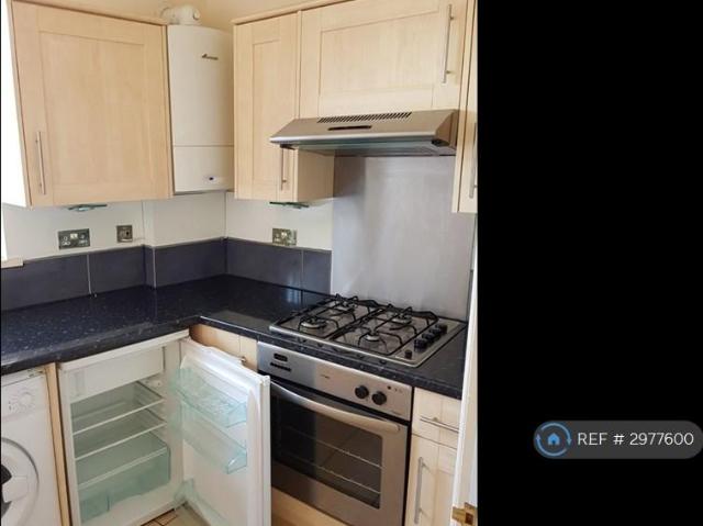 Clock House Road, Beckenham, BR3 2 bed flat to rent £1,750 pcm £404 pw