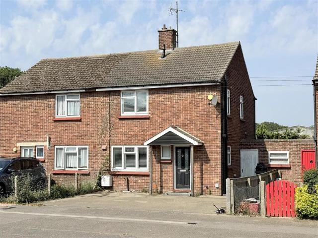 Cloes Lane, Clacton On Sea CO16 3 bed semi detached house to rent £1,500 pcm £346 pw