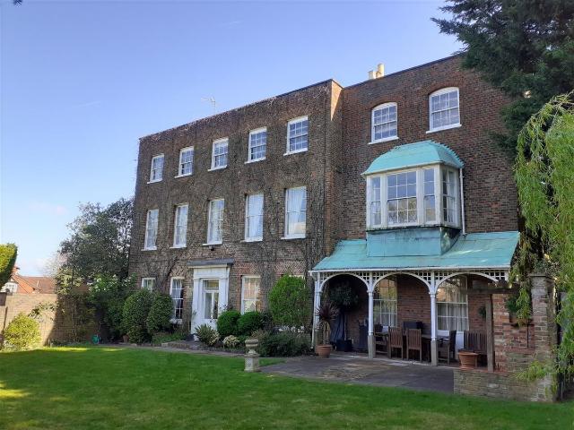 Clonmel Close, Harrow On The Hill HA2, 2 bed flat to rent, £1,700 pcm | PrimeLocation
