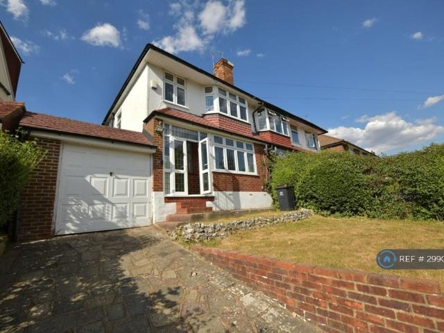 Cloonmore Avenue, Orpington, BR6 3 bed semi detached house to rent £2,450 pcm £565 pw