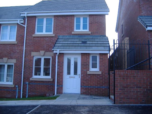 Clos Gwaith Brics, Tondu, Bridgend. CF32, 3 bed semi detached house to rent, £995 pcm | PrimeLocation