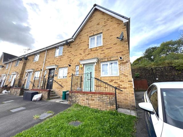 Clos Gellifaelog, Tonypandy CF40, 2 bed end terrace house to rent, £850 pcm | PrimeLocation