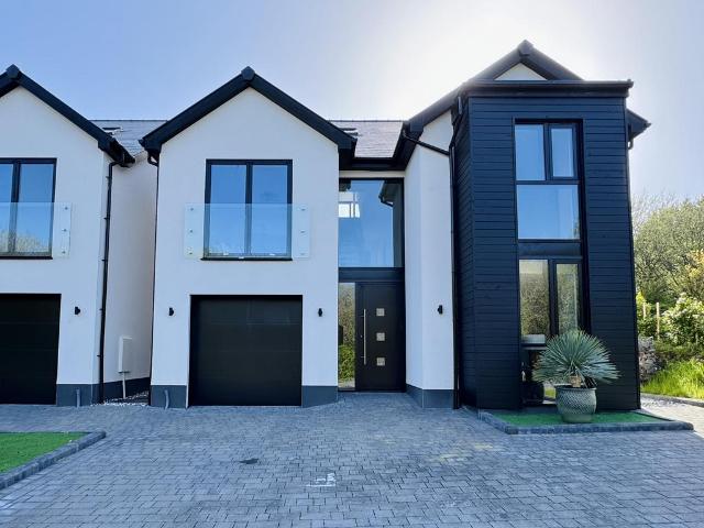 Clos Y Gorlan, Llanelli, SA14 5 bed house to rent £2,200 pcm £508 pw