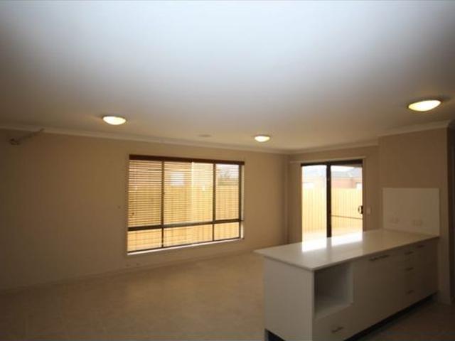 Close to the coast in Chucklecreek Lane – 2 living rooms