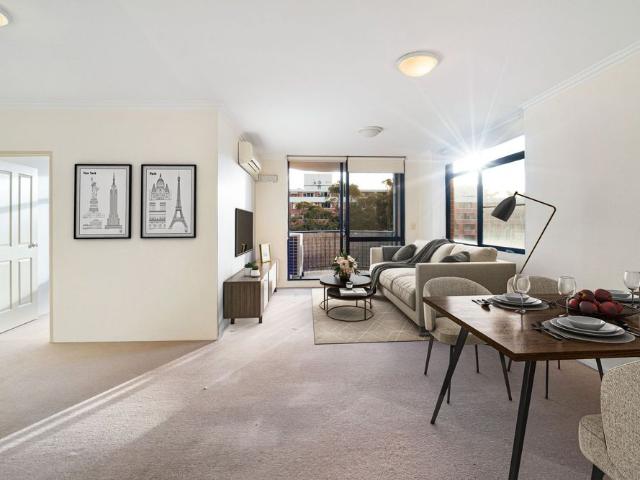 CLOSE TO THE CBD + WITH DOUBLE LOCK UP GARAGE + 2 Car spaces