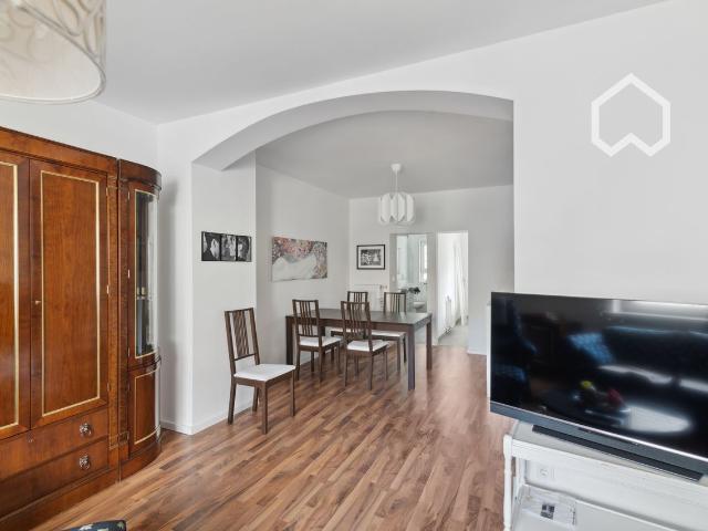Close to the city, ECB & Nature: Newly Renovated 3 room Apartment with Home Gym in Frankfurt Oberrad, Frankfurt Amsterdam Apartments for Rent