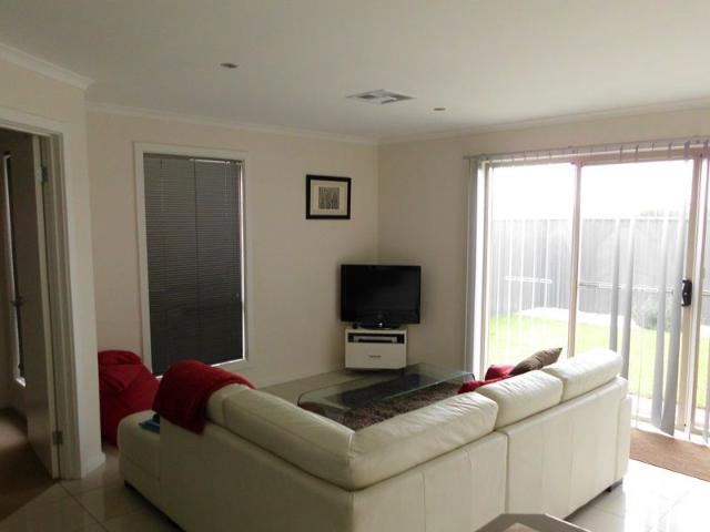 CLOSE TO THE BEACH 2 BEDROOMS + STUDY SECURE GATED COMMUNITY!
