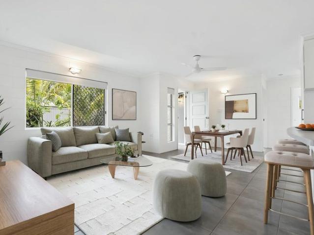 Close To The Beach and Cafes!