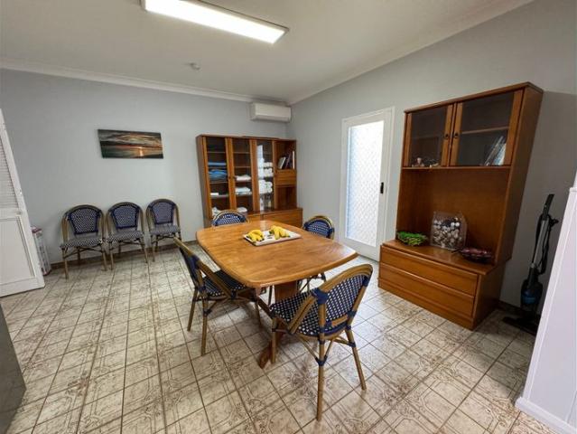 Close to the train station, private rooms for rent!