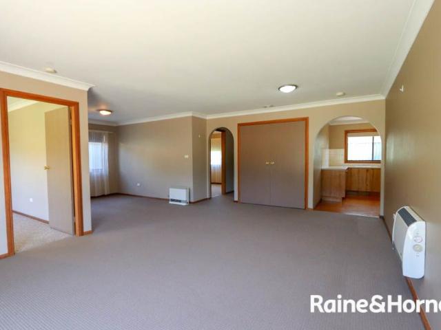 Close To Town Walk To Work Available 8/10/26