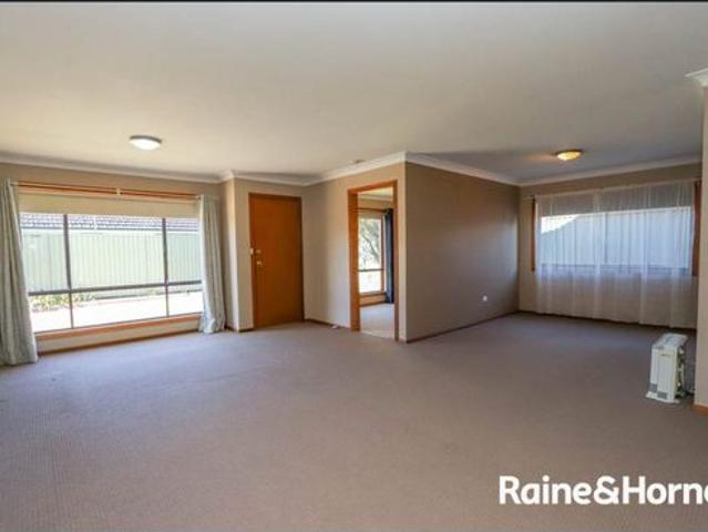 Close To Town Walk To Work Available 8/10/26