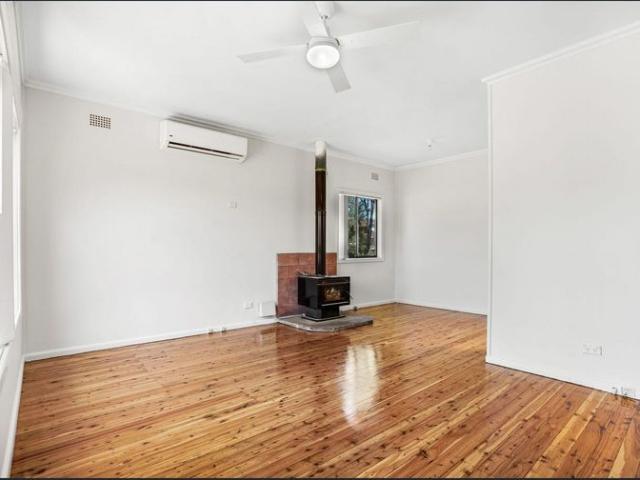 CLOSE TO TRAIN STATION, SCHOOLS & SHOPS