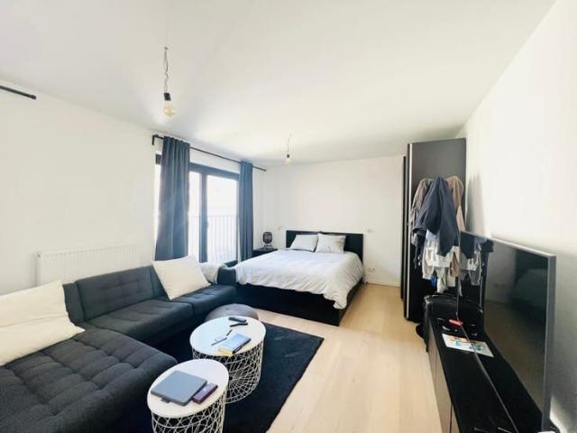 Close to Tram 8, Mix Brussels, and Woluwe Park!