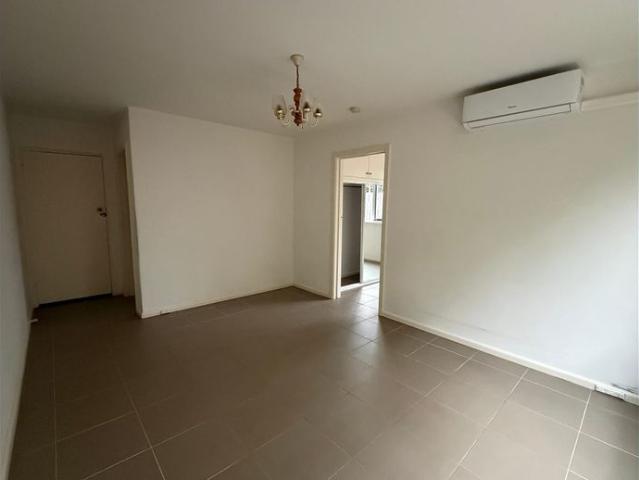 Close to transport and impeccably presented!