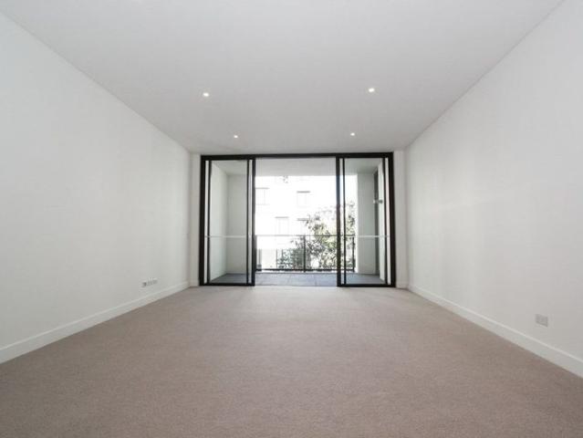 Close to USYD, Huge Two Bedder with Garden Views In Harold Park!