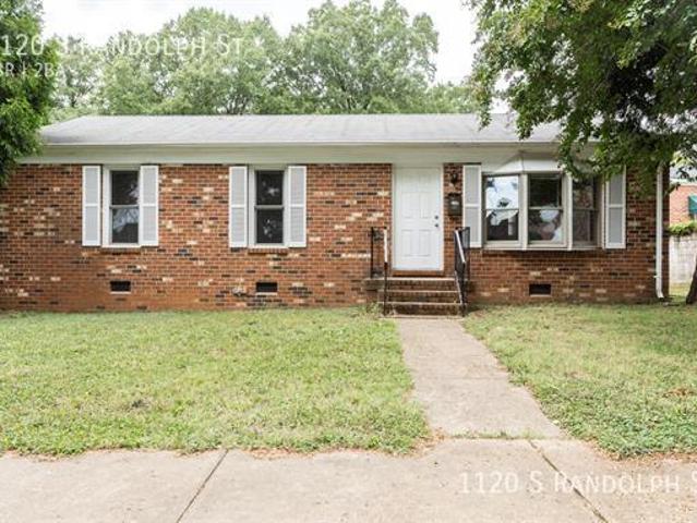 CLOSE TO VCU: Renovated 4BD with fenced yard!