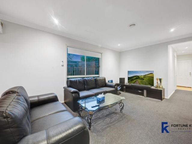 CLOSE TO AMENIITES / 3BED 2BATH 1+1 CAR/ LAND 429M2