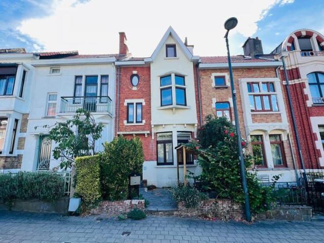 Close to Beaulieu metro – House with terrace and garden!