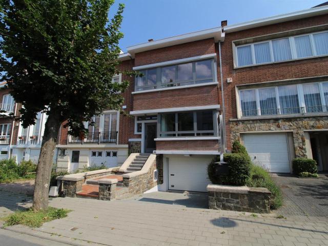 close to Beaulieu metro station, Ixelles European School an