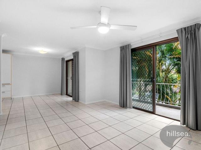 CLOSE TO BEACH & CAFES, READY FOR SALE, BE QUICK.