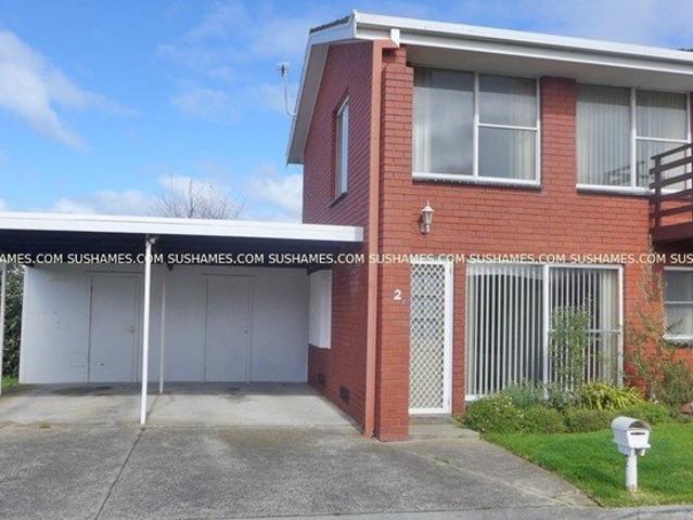 Close to beach, parks and shops