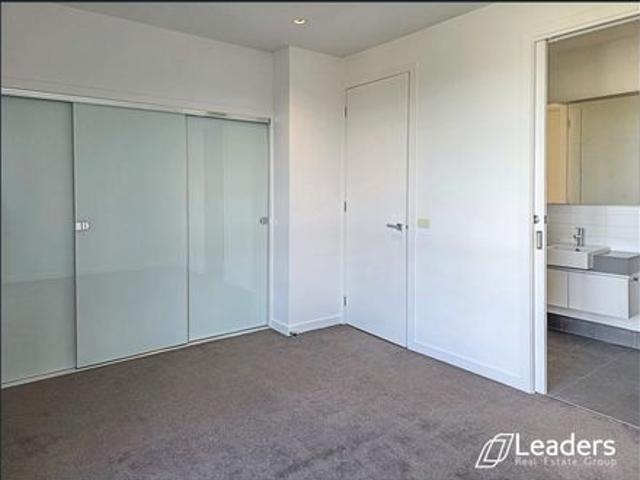 Close to Buses, Trams, Trains & Shops