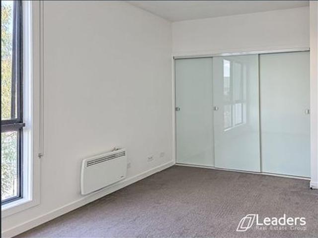 Close to Buses, Trams, Trains & Shops