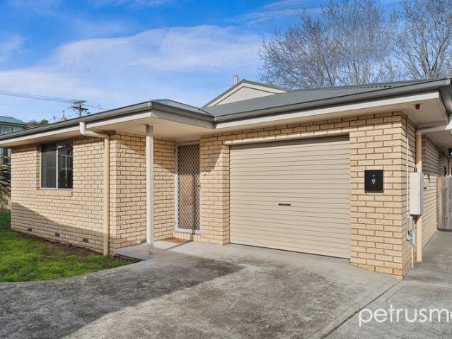 Close to CBD, low Maintenance, single garage