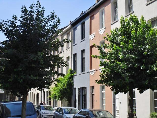 Close to CEE UE, lovely renovated townhouse