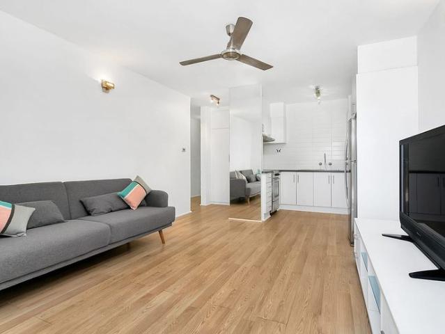 Close to City and Esplanade!