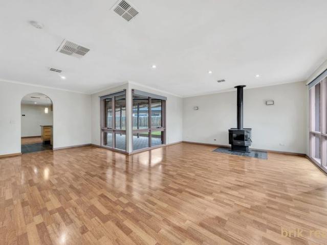 Close to Craigieburn Station!