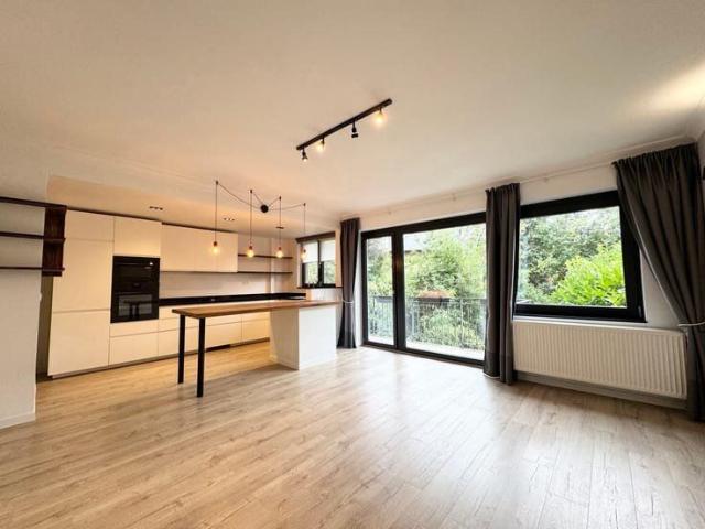 Close to Dumon Square and Roodebeek metro station !
