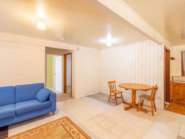 CLOSE TO EVERYTHING ANNA BAY HAS TO OFFER