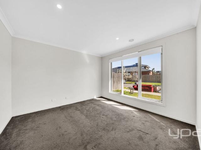 Close to Harpley Shopping Centre!