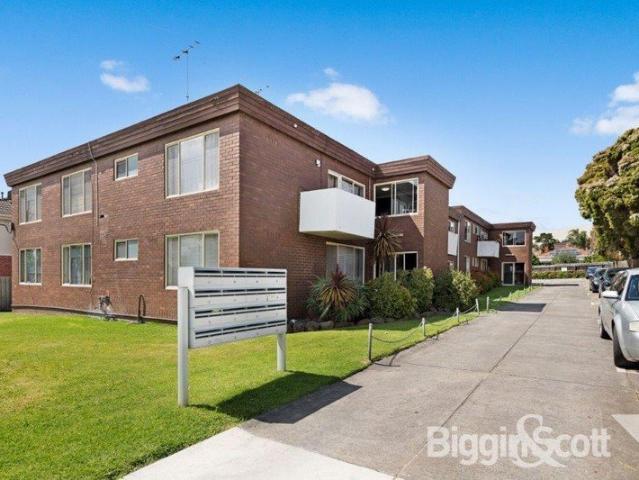 CLOSE TO HIGHPOINT SHOPPING CENTRE