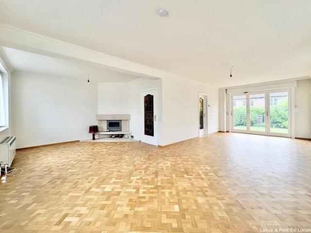 Close to Kraainem metro station and all amenities