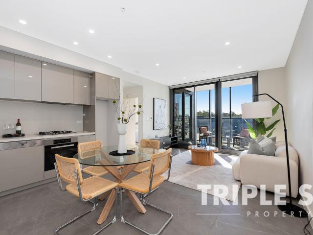 Close to MQU & Close to Shopping Centre & Tiles & Timber Floor & Like Brand New & Modern & Gym & Swimming Pool & Unfurnished