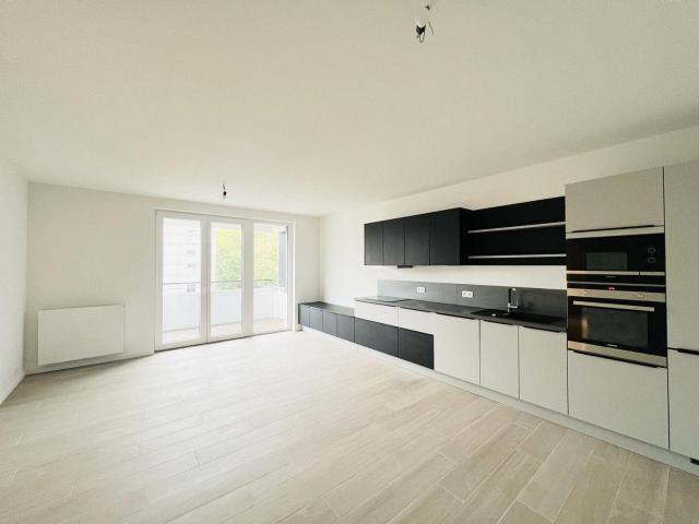 Close to NATO and Meiser – Terrace and car park!