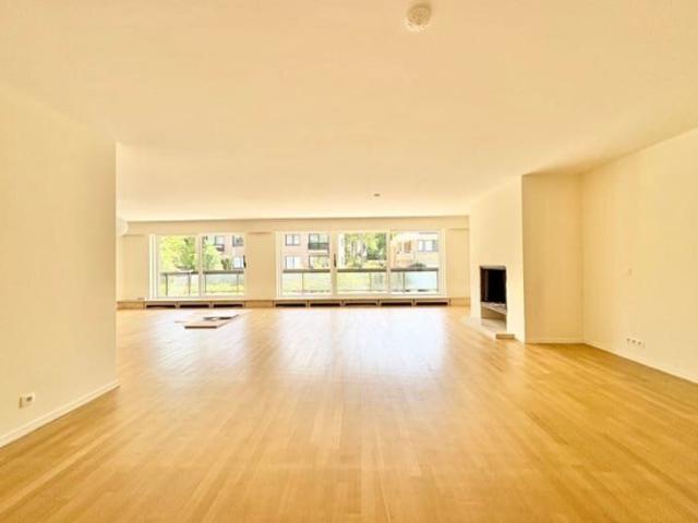 close to Parc de la Woluwe and amenities