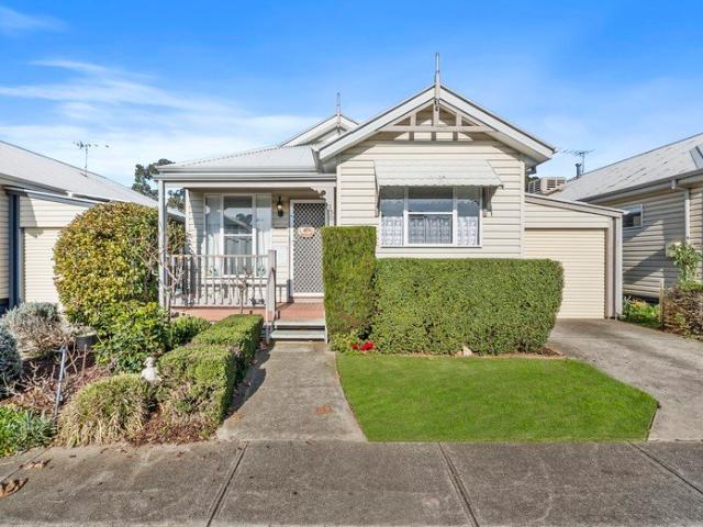 Close to Parkland and Ready to Move In