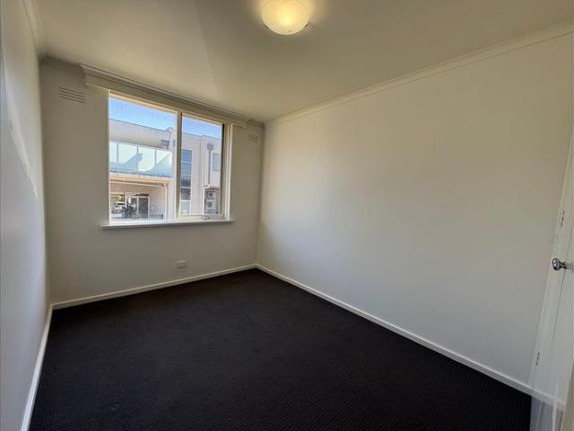 CLOSE TO PARKS, SHOPPING & TRANSPORT