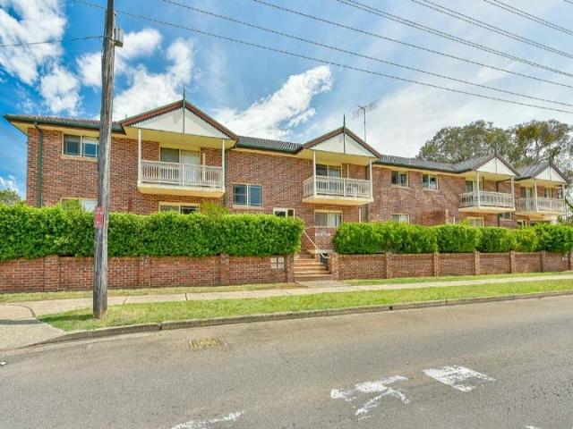 CLOSE TO PENRITH CBD