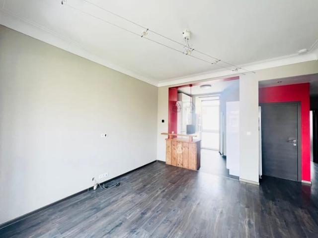 Close to Place du Miroir and public transport!