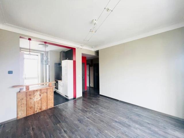 Close to Place du Miroir and public transport!