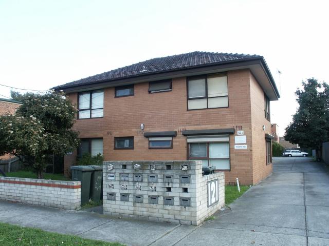 Close to Public Transport, Schools and Shopping Facilities